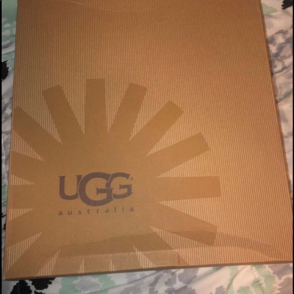 Uggs - image 1